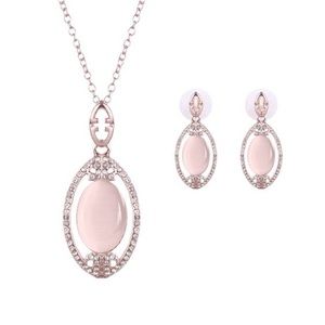 Necklace and earring set